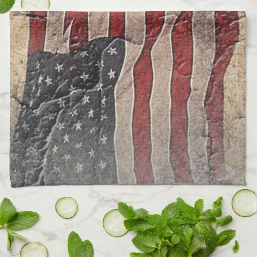 Patriottische Vlag van de VS op stenen muur Theedoek (Gevouwen)