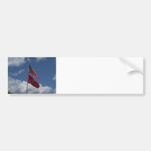 Patriottische vlaggen en een blauwe hemel bumpersticker