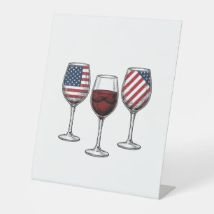 Patriottische wijnglazen vintage vector shirt ontw reclamebord met voetstuk