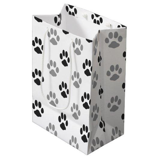 Patroon Cute Black and White Paw Prints Medium Cadeauzakje (Voorkant Gekanteld)