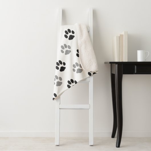 Patroon Cute Black and White Paw Prints Sherpa Deken (In situ)