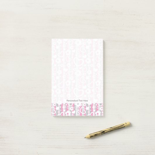 Patroon met hart en bloemen post-it® notes (Op bureau)