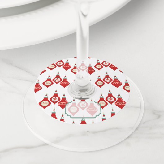 Patroon met rode kerstpannen wijnglaslabel (Dichtbij)