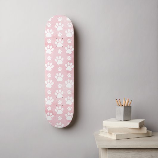 Patroon op poten, witte poten, Waterverven, roze Skateboard (Muurkunst)