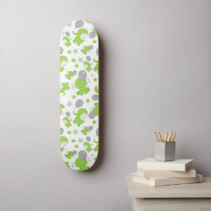 Patroon van groene olifanten, luifantennestelaars, skateboard