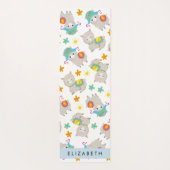 Patroon van lama's, alpaca's, bloemen, Jouw naam Yogamat (Achterkant)