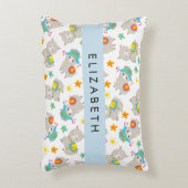 Patroon van lama's, alpakka's, bloemen, uw naam accent kussen (Voorkant(Verticaal))