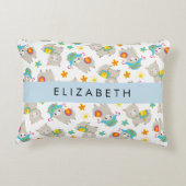 Patroon van lama's, alpakka's, bloemen, uw naam accent kussen (Achterkant)