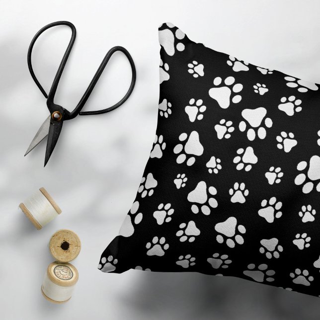 Patroon van Paws, Paw Prints, zwart en wit Accent Kussen (Creator heeft geüpload)
