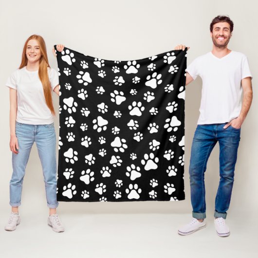 Patroon van Paws, Paw Prints, zwart en wit Fleece Deken (In situ)