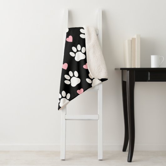 Patroon van poten, reuzenpoten, witte poten, roze sherpa deken (In situ)