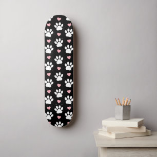 Patroon van poten, reuzenpoten, witte poten, roze skateboard