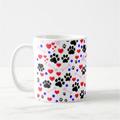 Patroon van poten, reuzenpoten, zwarte poten, rode koffiemok (Links)