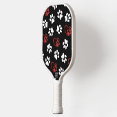 Patroon van poten, witte poten, rode poten, harten pickleball paddle (Links)