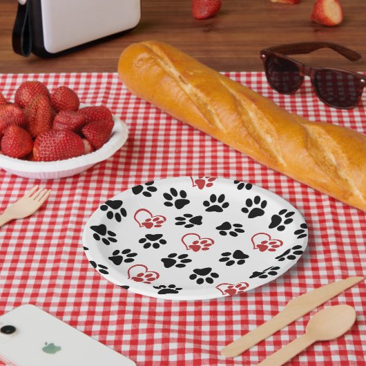 Patroon van poten, zwarte poten, rode poten, harte papieren bordje (Picknick)
