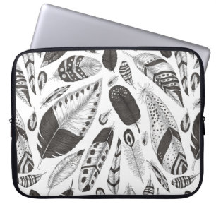 patroon van zwarte en witte veren laptop sleeve