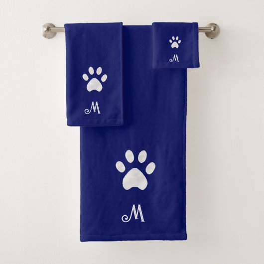 Patte de compagnie & monogramme sur serviette de b (En situation)