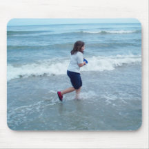 Patty loopt op het strand