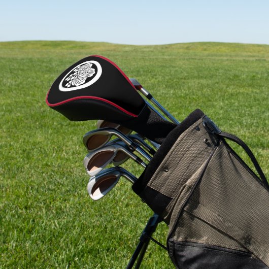 Paulownia met 5-3 bloei in cirkel golfheadcover (Insitu)