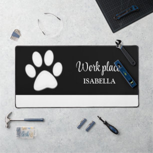 Paw chien blanc sur le service de toilettage pour 