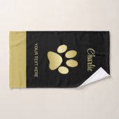 Paw chien brillant or sur arrière - plan noir (Serviette à main)