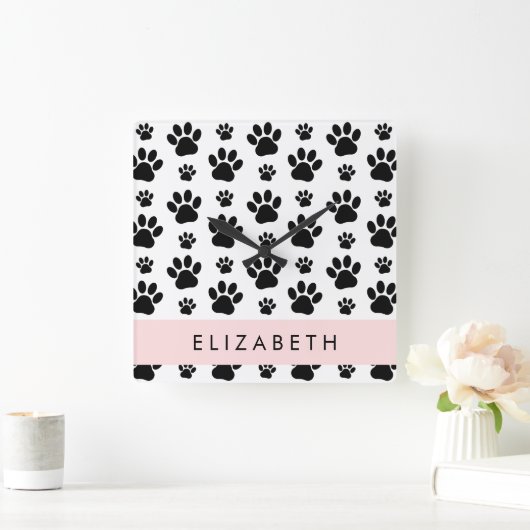 Paw Pattern, Dog Paws, Black and White, Jouw naam Vierkante Klok (Huis)