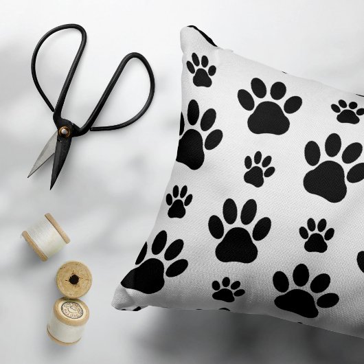 Paw Pattern, Dog Paws, Paw Prints, Black and White Kussensloop
