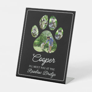 Paw Print Tribute met de naam van het huisdier en Reclamebord Met Voetstuk