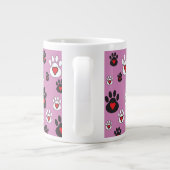 Paw prints met rode harten op roze extra grote beker (Achterkant)