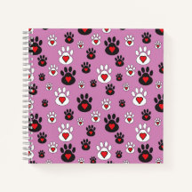 Paw prints met rode harten op roze