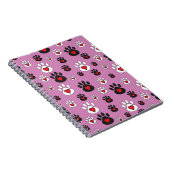 Paw prints met rode harten op roze notitieboek (Rechterzijde)