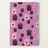 Paw prints met rode harten op roze notitieboek (Achterkant)