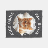Paw Sitive Vibes Only Cat Photo Black Fleece Deken (Voorkant (Horizontaal))
