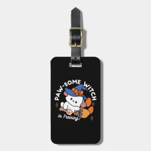 Paw-some Witch in Training - Schattigee Halloween- Bagagelabel