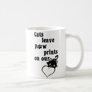 Pawprints de congé de chats sur notre tasse de