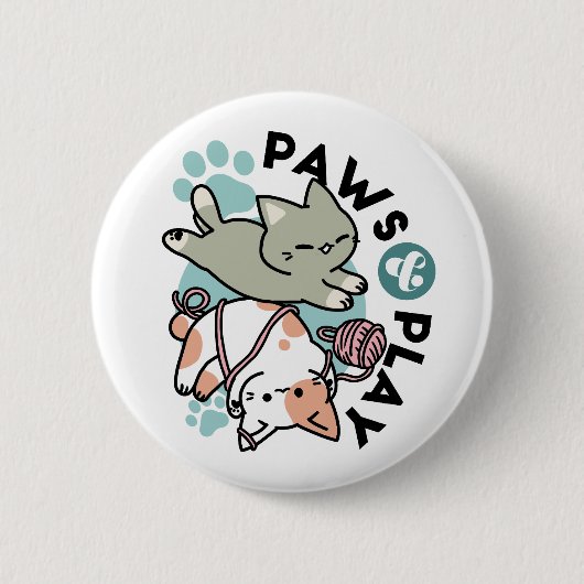 Paws and Play – Adorable Cat Illustration Ronde Button 5,7 Cm (Voorkant)