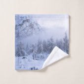 Pays merveilleux d'hiver, brouillard, forêt d'épin (Gant de toilette)