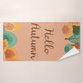 Paysage d'automne avec abstrait plat dessiné à la (Serviette de bain)