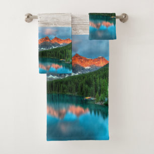 Paysage de montagne et de lac pittoresque