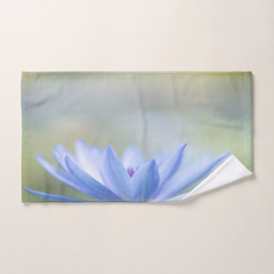 Paysage élégant de fleurs de lotus bleues, Zen