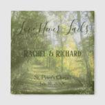 Paysage forestier Mariage Couple Magnet<br><div class="desc">Une belle faveur de mariage, cet aimant frigo dispose d'un bel arrière - plan de forêt vert et jaune avec "L'amour ne s'échoue jamais" écrit en police verte cursive mignonne. En dessous, on trouve le nom du couple, le lieu et la date du mariage. Idéal pour les douches nuptiales, les...</div>