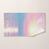 Paysage magique au coucher du soleil rose (Serviette à main)