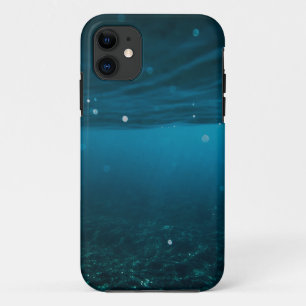Paysage marin avec plage, grande vague et coque Se