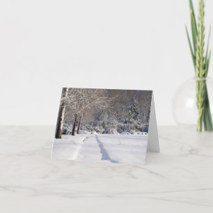 Paysage neigeux. Une carte de voeux pour la saison