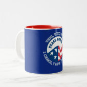 Peace Corps VV Shield Tweekleurige Koffiemok (Voorkant links)