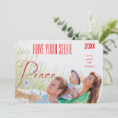 Peace Holiday heeft uw selfie en zeer vrolijk Feestdagenkaart (Staand voorkant)