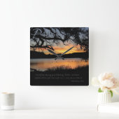 Peace Lake Sunset Romans 5:1 Horloge murale (Maison)