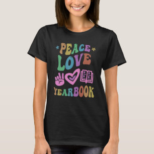 PEACE LOVE YEARBOOK Personeel lerarenschool Public T-shirt