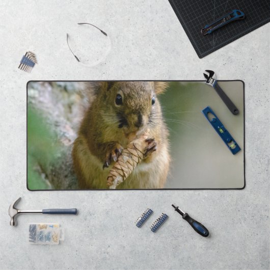 Peaceful Brown Squirrel in the Wild Bureaumat (Werkstation)