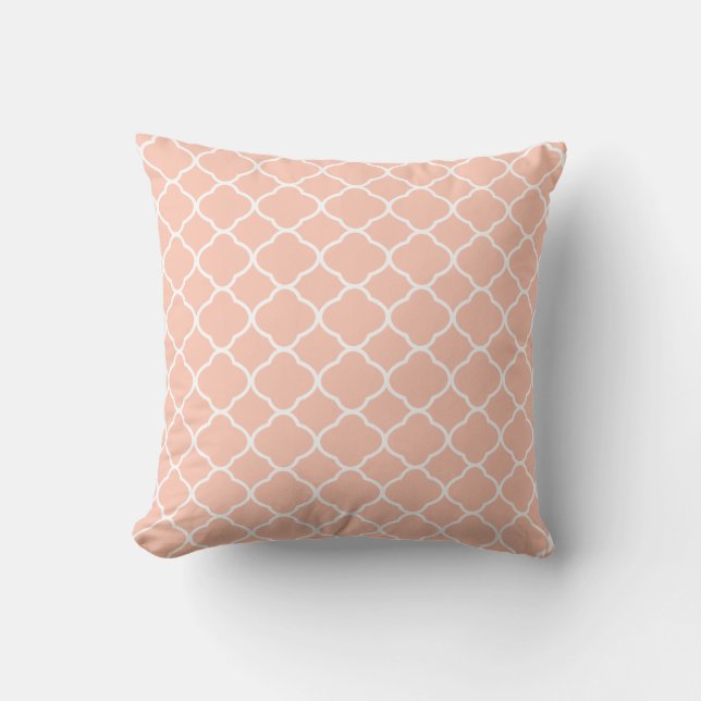 Peach and White Geometric Quatrefoil Pattern Kussen (Voorkant)